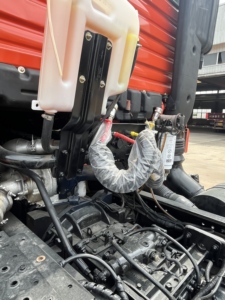 Camión Tractor SHACMAN F3000 64, 430HP, Euro III, Diésel de Servicio Pesado con Suspensión Neumática y Cámara Trasera para África y Medio Oriente - Product Image 4