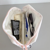 Pochette zippée en tissu gaufré extensible blanc, broderie filée style écriture bébé, fermeture éclair supérieure, languette PVC, ensemble souvenir nouveau-né pour baby shower