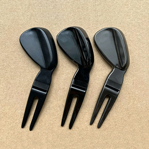Outil <span class=keywords><strong>de</strong></span> divot <span class=keywords><strong>de</strong></span> golf en métal en forme <span class=keywords><strong>de</strong></span> cale d'usine outil <span class=keywords><strong>de</strong></span> réparation <span class=keywords><strong>de</strong></span> divot <span class=keywords><strong>de</strong></span> golf noir mat fourche <span class=keywords><strong>de</strong></span> pas en alliage <span class=keywords><strong>de</strong></span> Zinc - Product Image 1