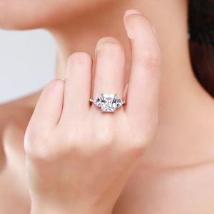 Anillo de Compromiso y Matrimonio de Moissanita Fina Personalizado de 4CT <span class=keywords><strong>D</strong></span> VVS de Buena Calidad, Joyería Personalizada para Mujer - Product Image 2