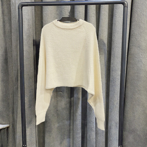 Nouveau style décontracté ample et confortable, pull en tricot chaud d'automne en Spandex/Polyester à manches chauve-souris, broderie froncée pour femme - Product Image 3