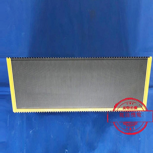 Escalones de Escalera Mecánica de Aleación de Aluminio 53-GAA/XCA26140, Plástico Negro con Detalles Amarillos - Product Image 1