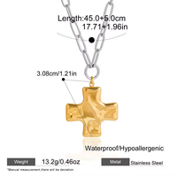 Collier en acier inoxydable plaqué or 18 carats avec pendentif croix martelé classique et chaîne trombone