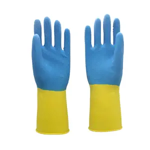 蓝色乳胶屋橡胶手套清洁基钦和其他脏东西