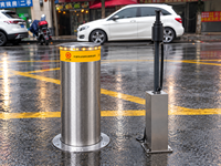 Borne rétractable automatique avec système de reconnaissance de plaque d'immatriculation (ANPR) et barrière hydraulique escamotable pour parking intelligent