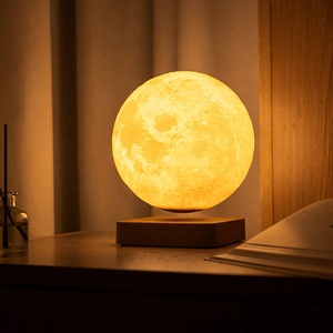 Hoogwaardige 18CM maanvormige LED bureaulamp met aanraakbediening, magnetisch zwevende hanglamp voor hotelkamerdecoratie - Product Image 2