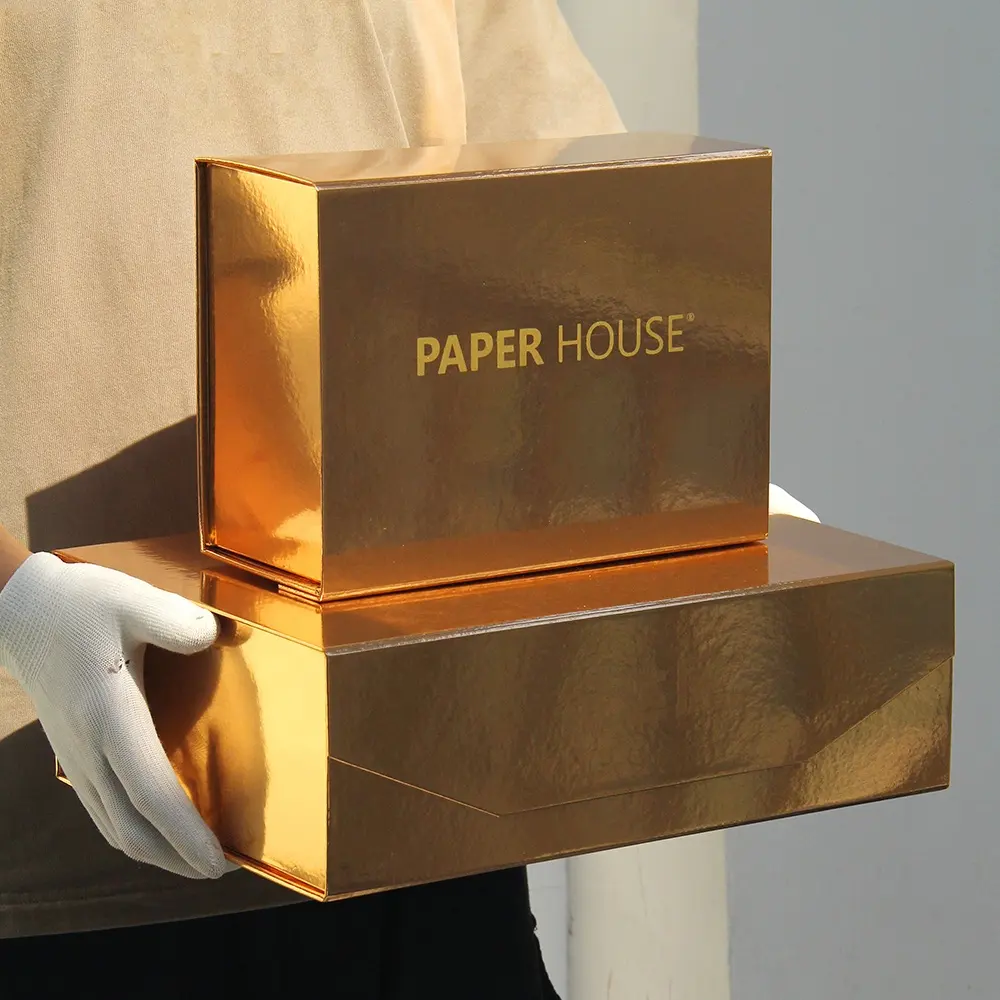 Boîte en carton pliable rigide de luxe personnalisée avec logo fabriquée en usine pour les cadeaux de sous-vêtements et de chaussures Emballage à prix compétitif