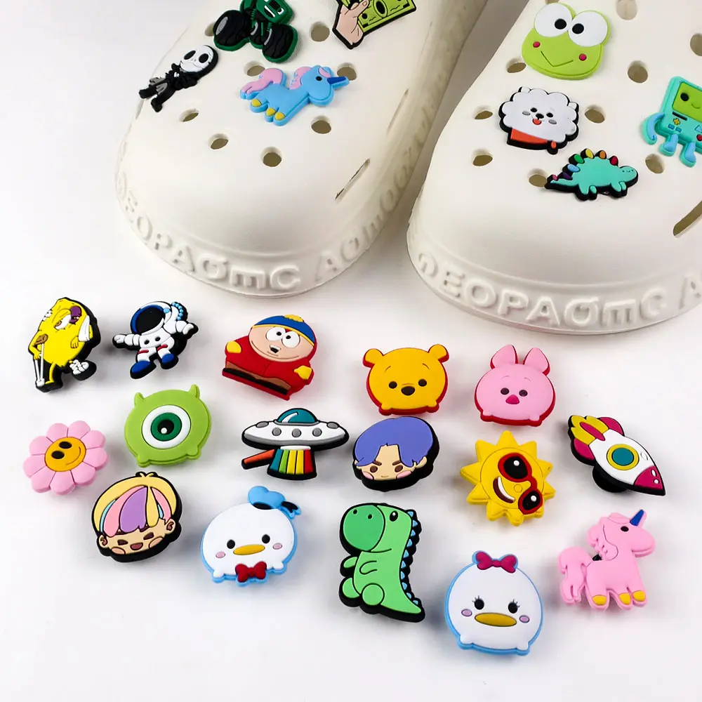 Wholesale custom proud family shoes decoration cartoon luxury designer shoe charm accessories for crocs shoes