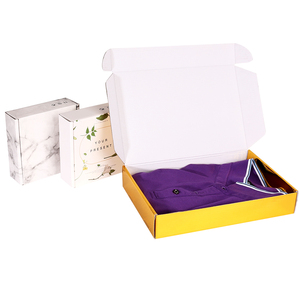 Boîte en carton ondulé blanc avec bordure dorée pour l'e-commerce, vêtements, vin, animaux de compagnie, avec fenêtre, gaufrage, écologique, biodégradable - Product Image 4