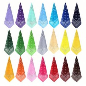 Vente en gros de foulards carrés à motif paisley rouge, bandana imprimé sur mesure - Product Image 3