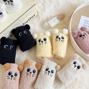 Chaussettes en velours corail pour femmes, motif de <span class=keywords><strong>chat</strong></span> aux grands yeux, broderie en trois dimensions, design automne-hiver, demi-velours rembourré, chaudes - Product Image 4