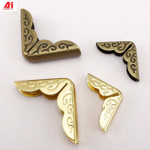 Esquinas Metálicas Decorativas para Encuadernación de Libros, Accesorios en Relieve para Cuadernos y Libros - Product Image 1