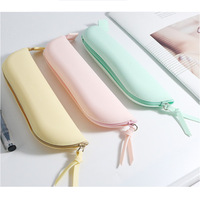 Étui de rangement pour crayons en silicone en forme de banane, grande capacité, pochette à fermeture éclair, sac de rangement pour papeterie imperméable pour enfants