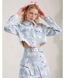 Precio de fábrica Tie-dye tela cielo azul nubes blancas Tie Dye poliéster sarga tela rota agujero ropa tela lavada para falda - Product Image 6