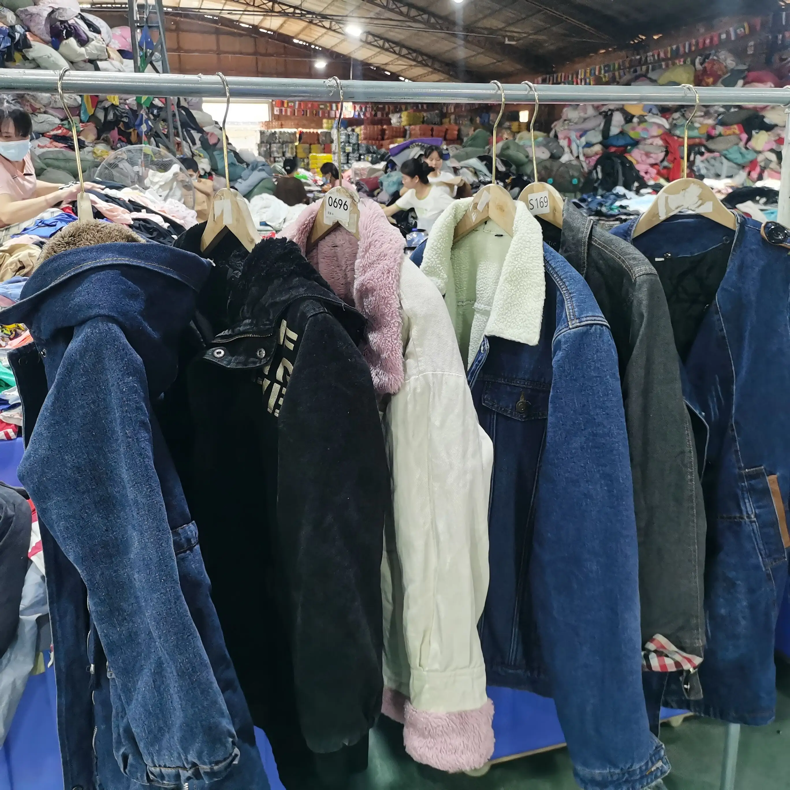 Wholesale 45kg Bales Second Hand Clothes Used Sell Used Clothing Stretch Denim Jacket Hip Hop Denim Jacket