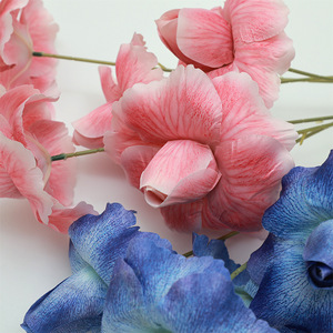 ดอกกุหลาบสามหัวประดิษฐ์ ซินเฉิงจื้อ สำหรับตกแต่งโต๊ะงานแต่งงาน - Product Image 4