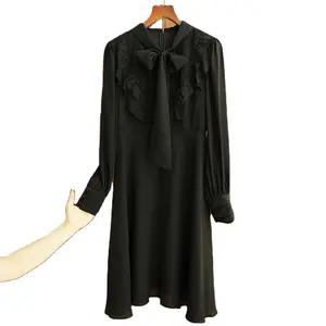 ट्रेंडी ओईएम क्लोदिंग फैक्ट्री 2024 ऑटम कैजुअल रुच्ड स्वीट ड्रेस महिलाओं के लिए शिफॉन इवनिंग हॉलिडे के लिए सुरुचिपूर्ण लेस वाली मिडी ड्रेस