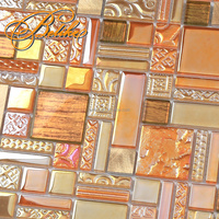 Revêtement mural en mosaïque de verre irisé superbe, dosseret de cuisine au premier plan chic pour mur intérieur