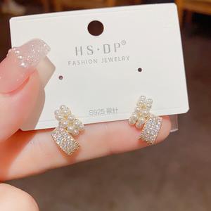 Pendientes de tuerca de arco de circón de perla minimalista de lujo Vintage francés para mujer S925 aguja de plata elegantes regalos de cobre exquisitos - Product Image 3