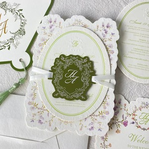 Éventail en papier floral personnalisé style jardin français avec monogramme et pompon pour souvenir de mariage - Product Image 3