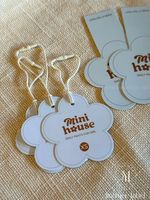 Étiquette suspendue en carton en forme de cœur de fleur blanche coréenne avec logo anti-contrefaçon personnalisé, respectueuse de l'environnement et de forme personnalisée