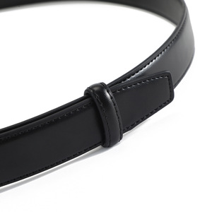 Ceinture en cuir véritable pour femme, noire, en cuir de vachette, fine, avec boucle ardillon rectangulaire dorée pour jeans, collection Printemps 2025 - Product Image 3