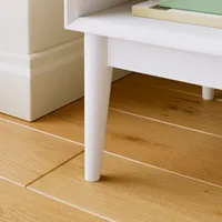 Table de chevet blanche de style mi-siècle avec tiroir, étagère de rangement ouverte, pieds en bois, pour chambre à coucher, petit espace, décoration