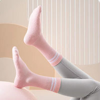 Femmes Respirant Antidérapant Corps Logo Pilates Yoga Grip Chaussettes Saut Sports pour Automne Saison Personnalisé OEM Pilates Chaussettes En Gros