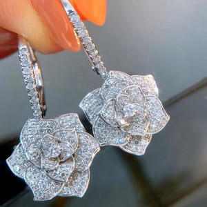 Eleganti Orecchini Pendenti a Fiore per Donne, Orecchini Floreali con Pietre Scintillanti, Gioielli per Uso Quotidiano e Feste, Vendita all'Ingrosso - Product Image 2