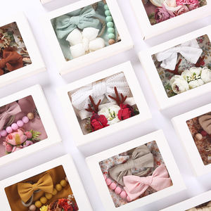 Top vente nouveau-né <span class=keywords><strong>bébé</strong></span> <span class=keywords><strong>naissance</strong></span> bavoir <span class=keywords><strong>bandeau</strong></span> ensemble couleur unie grand arc cheveux accessoires en gros avec boîte-cadeau - Product Image 4