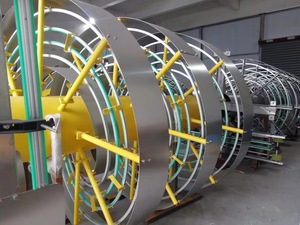 Système de convoyeur en spirale à vis flexible résistant à la chaleur à faible coût convoyeur à vis de levage vertical transportant des produits - Product Image 3