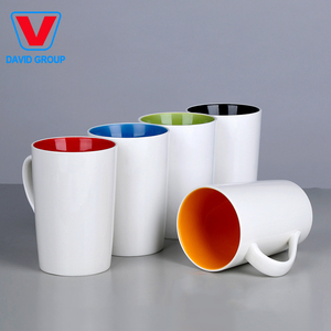 Taza de café en blanco blanca con mango colorido al por mayor, tazas de cerámica personalizadas por sublimación - Product Image 6