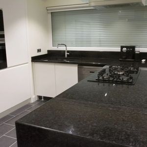 Losas de granito de superficie pulida, granito negro para encimera de cocina y parte superior de isla - Product Image 6