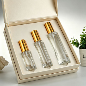 ขวดสเปรย์แก้วขนาด 100 มล. แบบมืออาชีพ พร้อมฝาปิดสีทองกันรั่วซึม ภาชนะบรรจุเครื่องสำอางแบบเติมได้ สำหรับน้ำหอม น้ำ แอลกอฮอล์ - Product Image 2