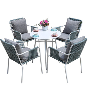 Ensemble de meubles de patio extérieur 4 places, structure en aluminium, chaises rembourrées, table ronde, style contemporain, pour jardin ou café. - Product Image 1
