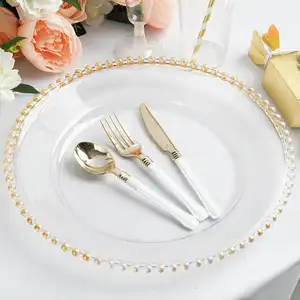 Assiette décorative ronde en plastique transparent acrylique de 13 pouces avec perles d'or pour le dîner de mariage