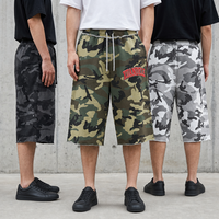 Shorts en jean baggy pour hommes, style streetwear, effet délavé vintage, camouflage, en molleton bouclette, avec ourlet brut et broderie de lettres, vente en gros