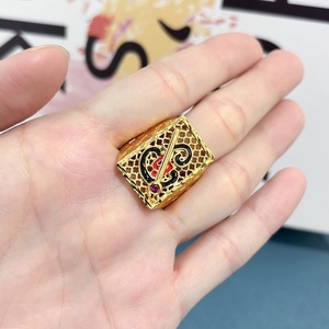 แหวนฮิปฮอปทรงเรขาคณิตชุบทอง 24K สไตล์เรโทรจาก Jxx Wholesale เครื่องประดับแฟชั่นสำหรับผู้ชายและผู้หญิง ประดับด้วยเพชรซิร์คอน เหมาะสำหรับงานแต่งงาน - Product Image 5