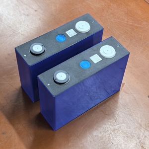 Deep Cycle Highstar 100Ah 3.2V LFP Semi-Solid State Battery with 4000 Cycles for Solar and Vehicles - Product Image 4