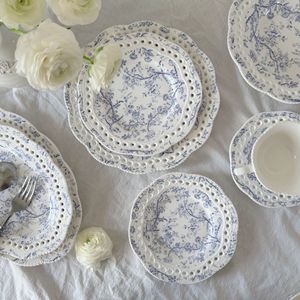 Platos de Porcelana Coreanos Hechos a Mano con Diseño Floral Romántico, Marca Lelyi - Product Image 2