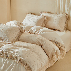 Parure <span class=keywords><strong>de</strong></span> lit bohème <span class=keywords><strong>de</strong></span> luxe avec pompons en forme <span class=keywords><strong>de</strong></span> cœur, 4 pièces, draps en polyester doux à découpes françaises, respirants, esthétiques, tendance, décoration intérieure - Product Image 4