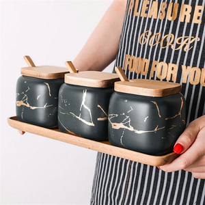 Nuovi arrivi condimento contenitore di marmo di <span class=keywords><strong>ceramica</strong></span> sale barattolo di <span class=keywords><strong>spezie</strong></span> con con coperchio di bambù e cucchiaio - Product Image 1