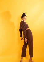 Ensemble coordonné vintage pour femmes Dusky Dawn, tenue élégante en deux pièces avec short, design élégant, look tendance, coupe confortable, parfait pour les fêtes