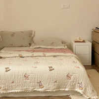 Couette personnalisée OEM ODM 100% coton, douce, garnie de polyester, broderie de dessins animés, toutes saisons, marque privée, couette printemps automne