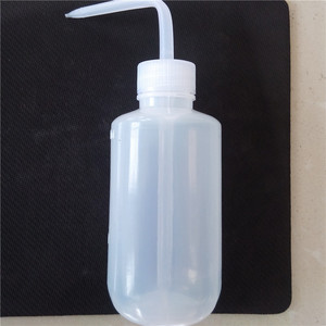 Bouteille de lavage en plastique de 500 ml, cylindrique et graduée, pour le nettoyage et le rinçage en laboratoire - Product Image 1