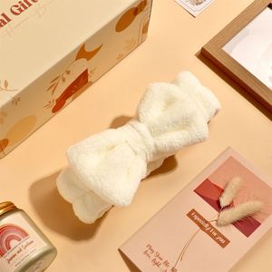 <span class=keywords><strong>Coffret</strong></span> Cadeau SPA <span class=keywords><strong>Bain</strong></span> <span class=keywords><strong>Relaxant</strong></span> Doux pour Fille, Mère, Fête des Mères, Saint-Valentin, Beauté & Mariage, avec Bougie Parfumée Personnalisable et Cadeau de Fêtes - Product Image 4