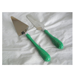 Juego de cubiertos de alta calidad con mango verde para servir pasteles (cuchillo y espátula) a precio de mayoreo - Product Image 1