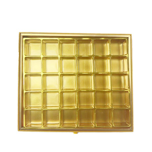 Boîte à chocolats dorée en gros avec fenêtre transparente, plateau coulissant et séparateurs en plastique pour pralines, bonbons, panier cadeau de mariage - Product Image 4