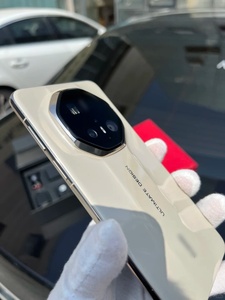 HW Mate 70 RS Ultimate Design - Corpo in Ceramica e Telaio in Titanio, Display LTPO OLED da 6.9'', 5700mAh, Satellitare, Versione Globale - Product Image 4