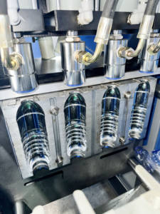 PET Preform Blas maschine mit Auto Loader Vier Hohlräume Heiße halbautomat ische Blasform maschine - Product Image 6